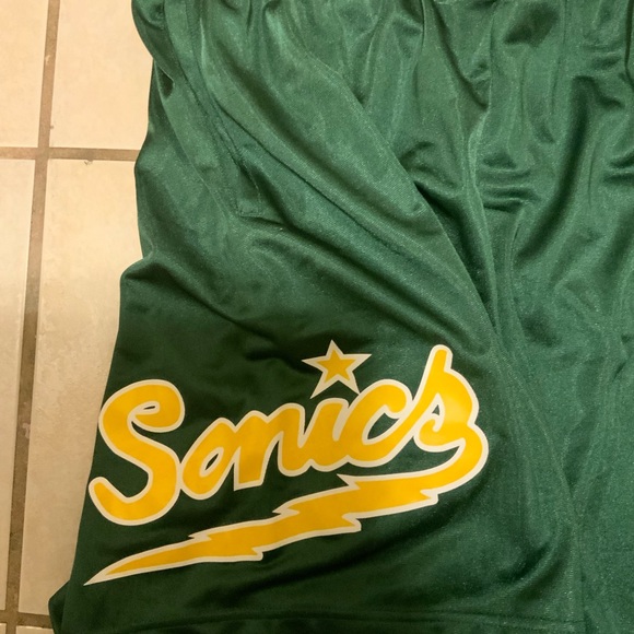 Mitchell & Ness Seattle SuperSonics Throwback Basketball Shorts - Picture 4 of 5